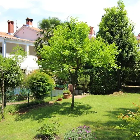 Apartment Stefani Mit Meerblick Porec